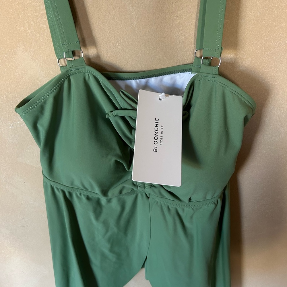 BloomChic Green Tie Front Relaxed Tankini Size 10
